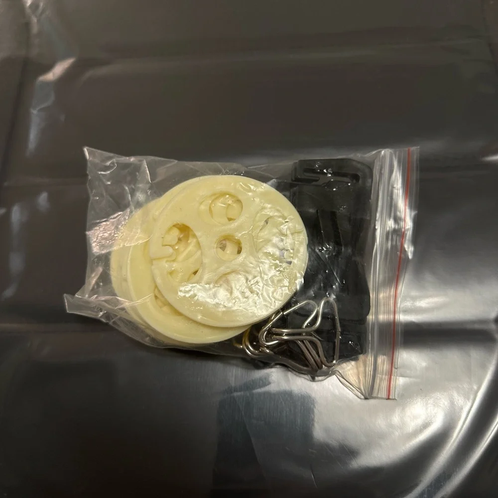 Iceleather cover seats in black. - Picture 5 of 5